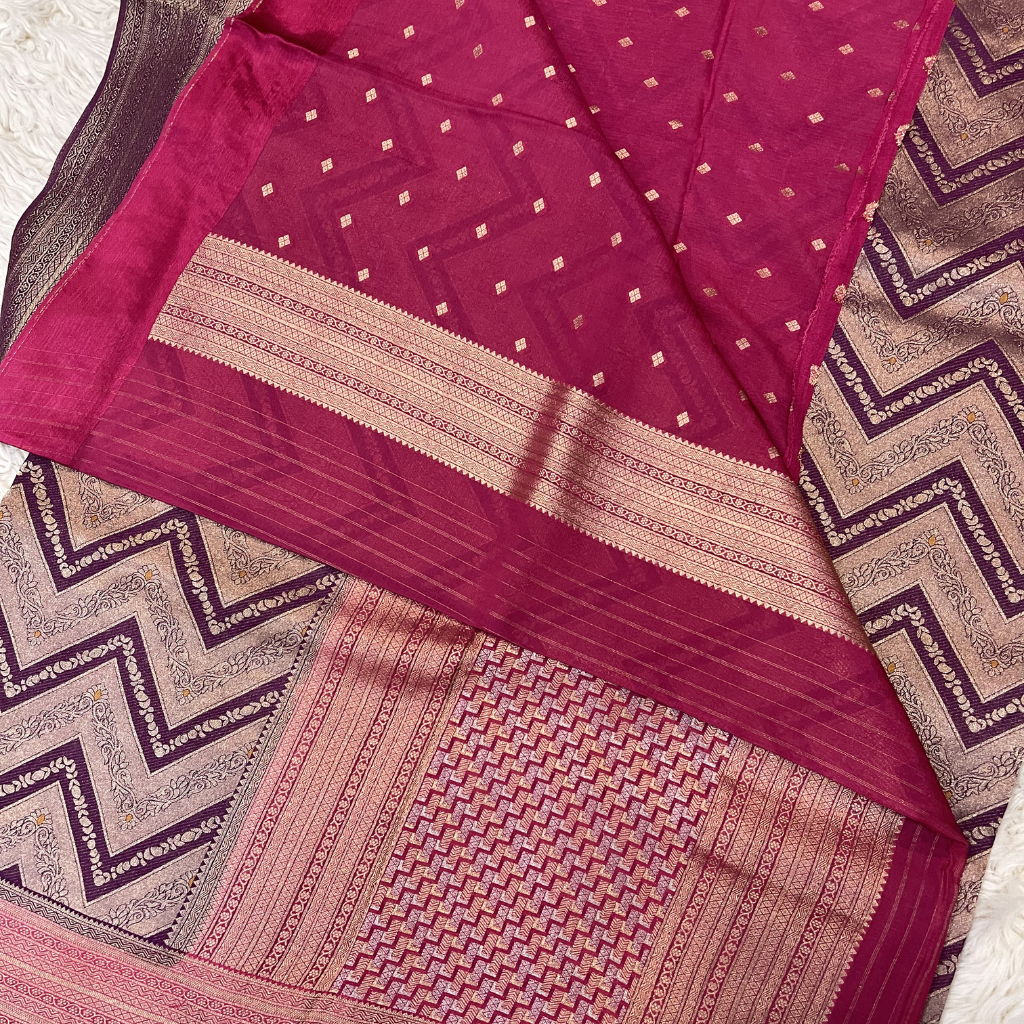 Brocade Majenta Colour Saree In Zig-Zig Pattern With Rich Pallu In Wedding Collections
