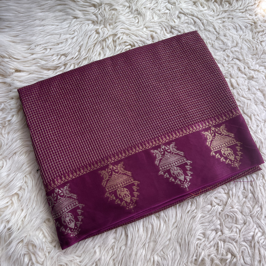 Gandaberunda Wine Dola Silk Saree In Small Checks Pattern