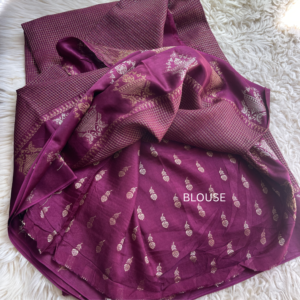 Gandaberunda Wine Dola Silk Saree In Small Checks Pattern