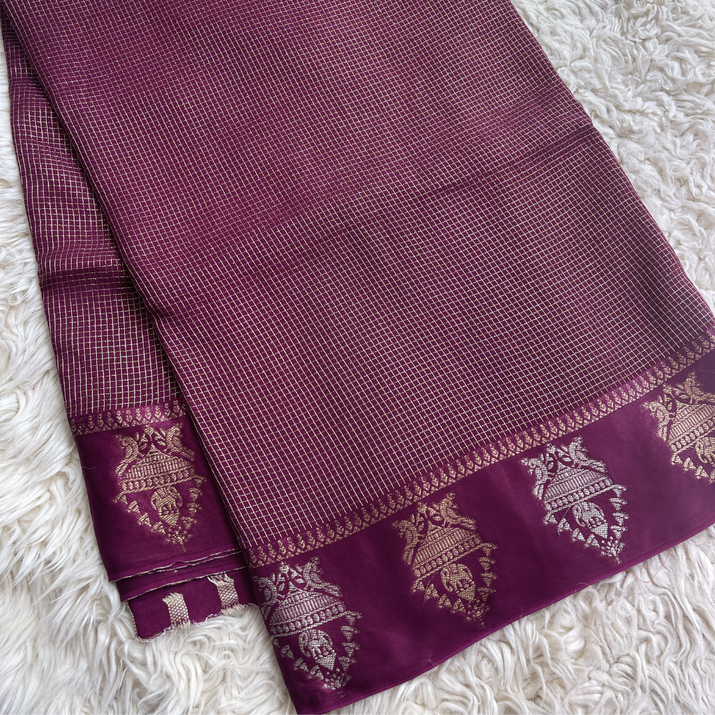 Gandaberunda Wine Dola Silk Saree In Small Checks Pattern